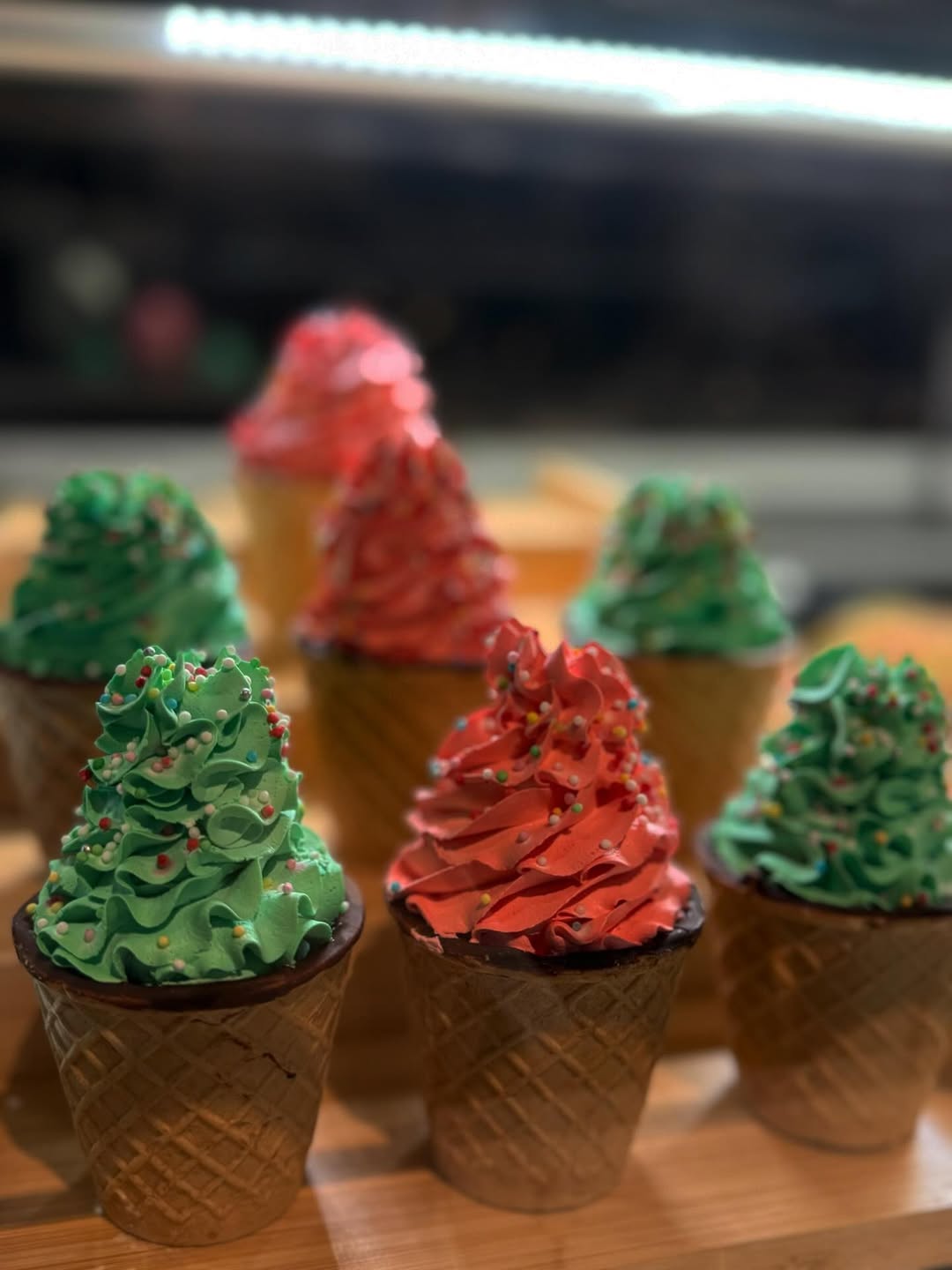 Dolci colorati serviti da Noto Bar